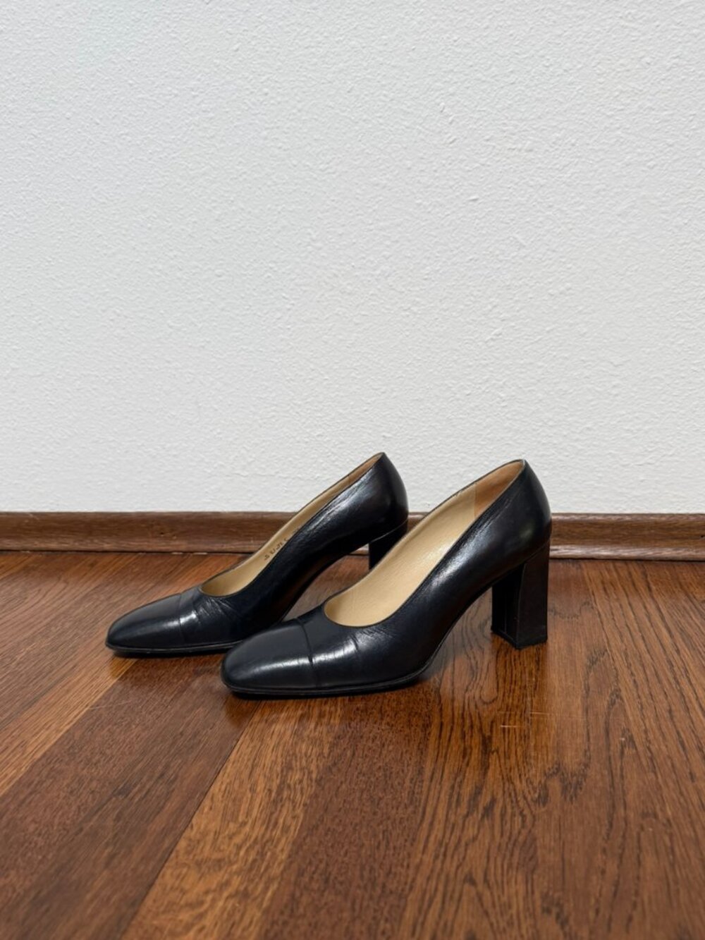 Vintage Bally Black Leather Block Heel Cap Square Toe Pumps 7.5